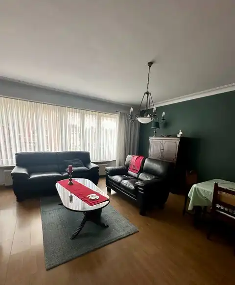 Groot woonhuis op 3 verdiepingen, bestaande uit 2 appartementen , met garage en grote tuin .  foto 4