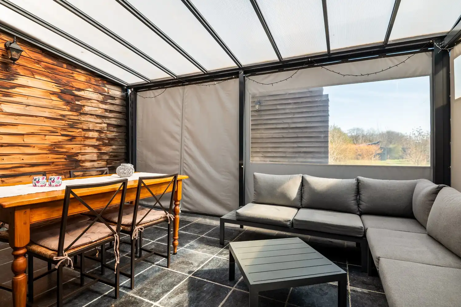 Ruime woning met 3 tot 4 slaapkamers en 3 autostaanplaatsen in een rustige straat foto 9