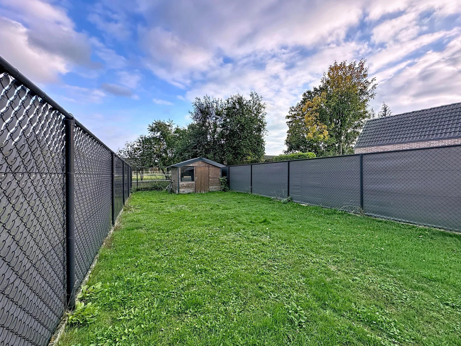 Rijwoning met 3 slaapkamers en een tuin met berging. foto 19