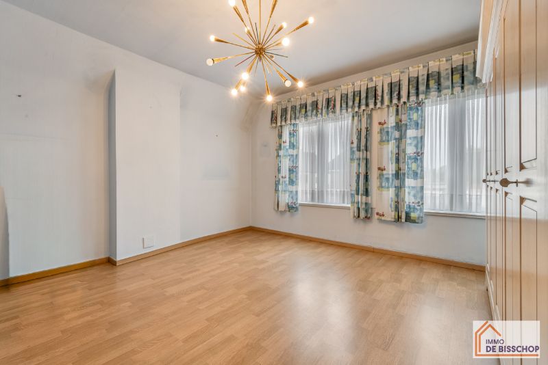 Te renoveren woning met 4 slaapkamers, zongerichte tuin en garage foto 13