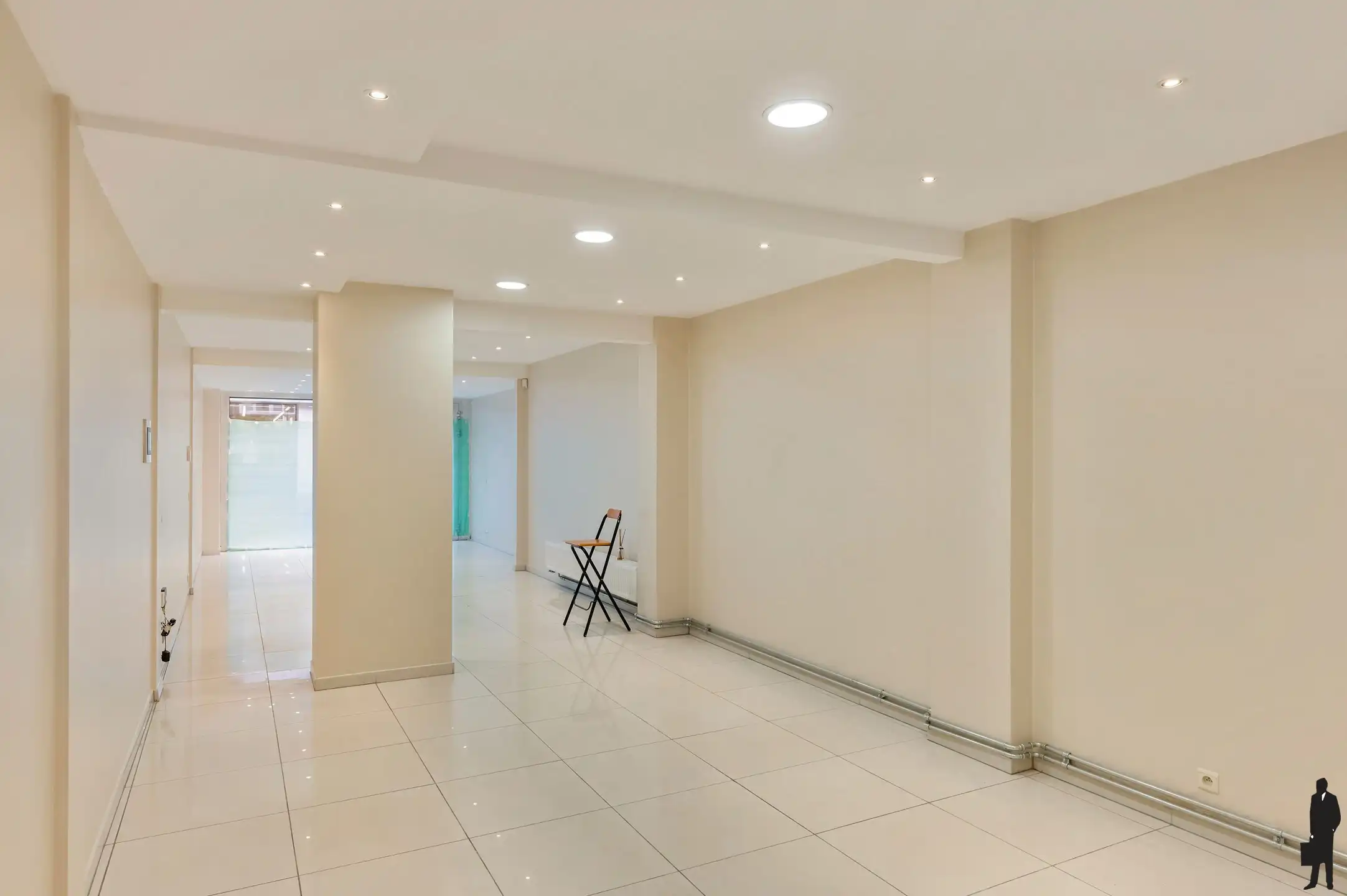 Lichtrijk commercieel gelijkvloers op toplocatie. foto 3