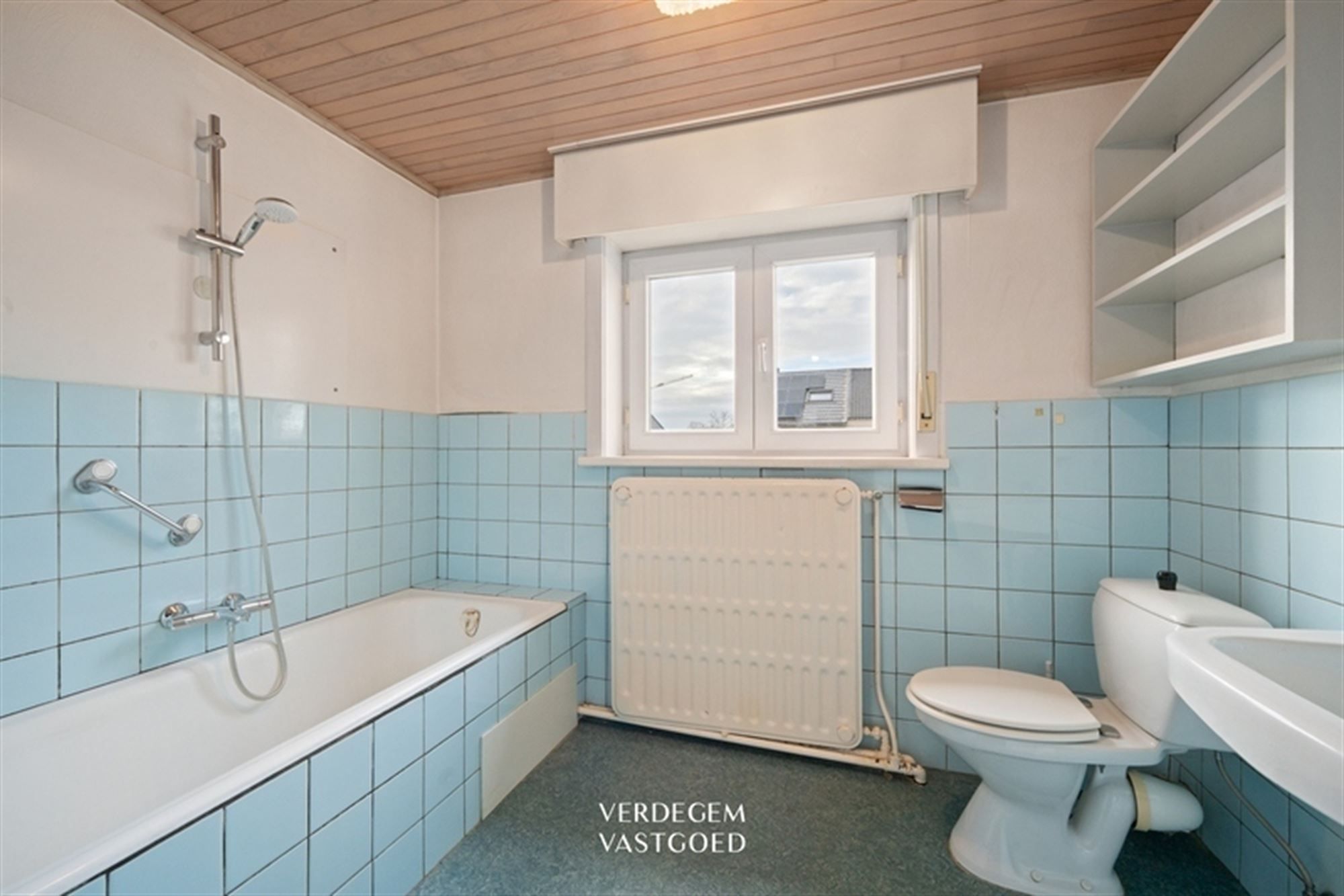 Ruime villawoning met 4+1 slaapkamers en fijne tuin, te renoveren foto 11