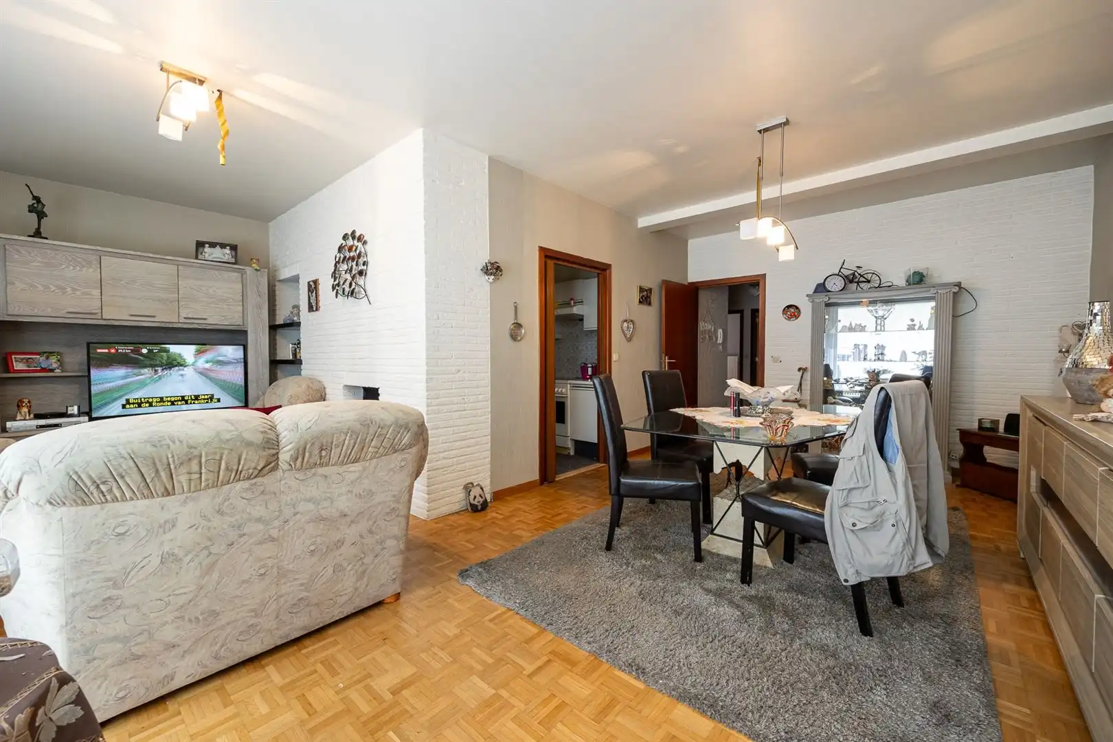 Opbrengsteigendom met 5 appartementen en garages foto 51