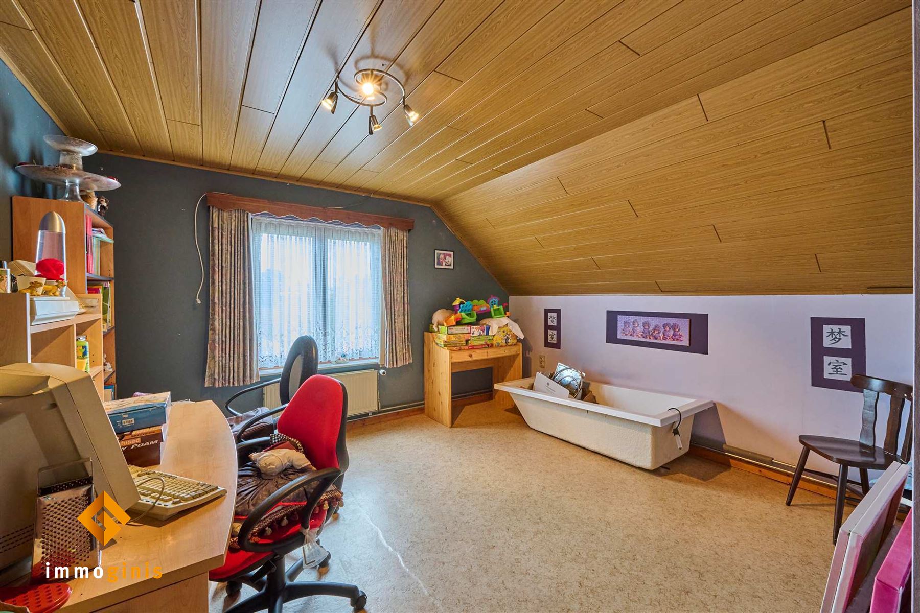 Ruime gezinswoning met 4 slaapkamers op een mooi perceel van 6a54ca vlakbij het centrum van Bocholt. foto 10