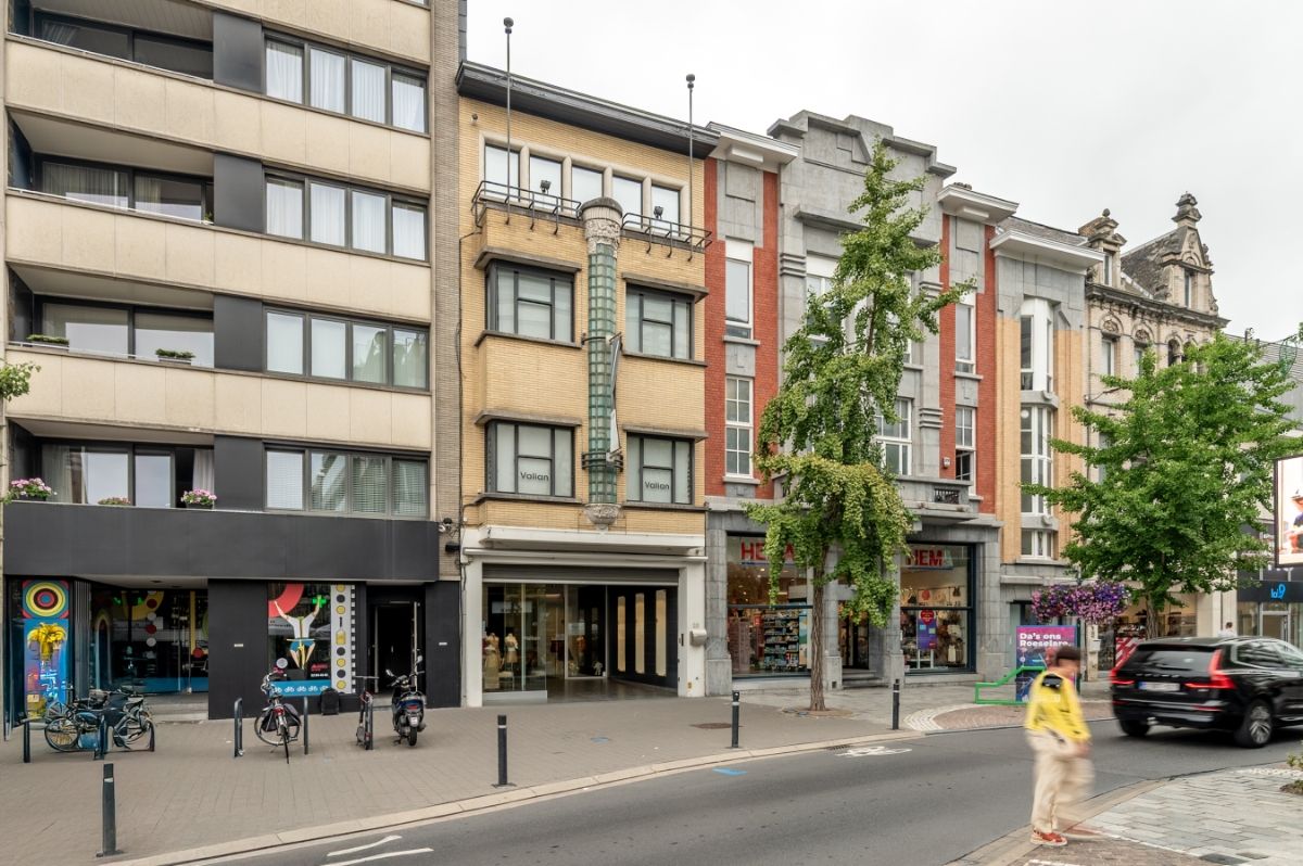 TOPLOCATIE foto {{pictureIndex}}