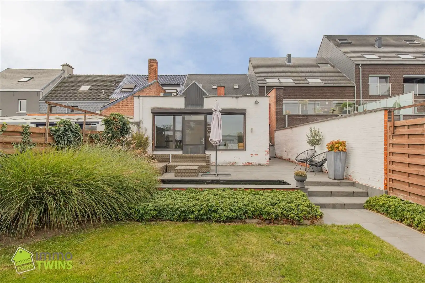 Op zoek naar een duplexwoonst met prachtige tuin/terrassen en garage te Lebbeke foto {{pictureIndex}}