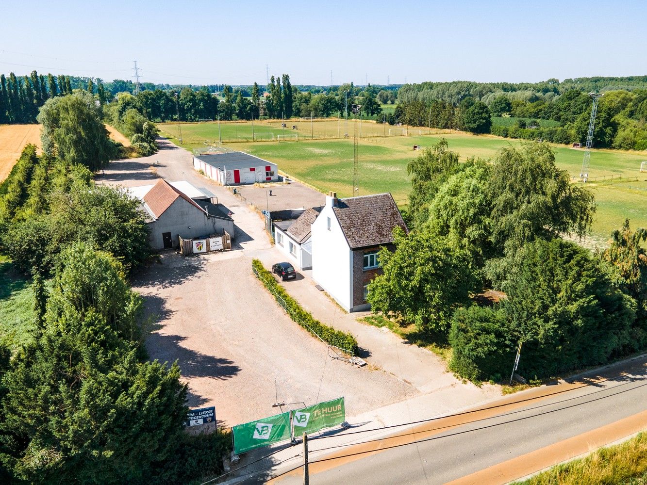 Sportaccomodatie met een zeer goede bereikbaarheid op 4 ha te Boechout foto 6