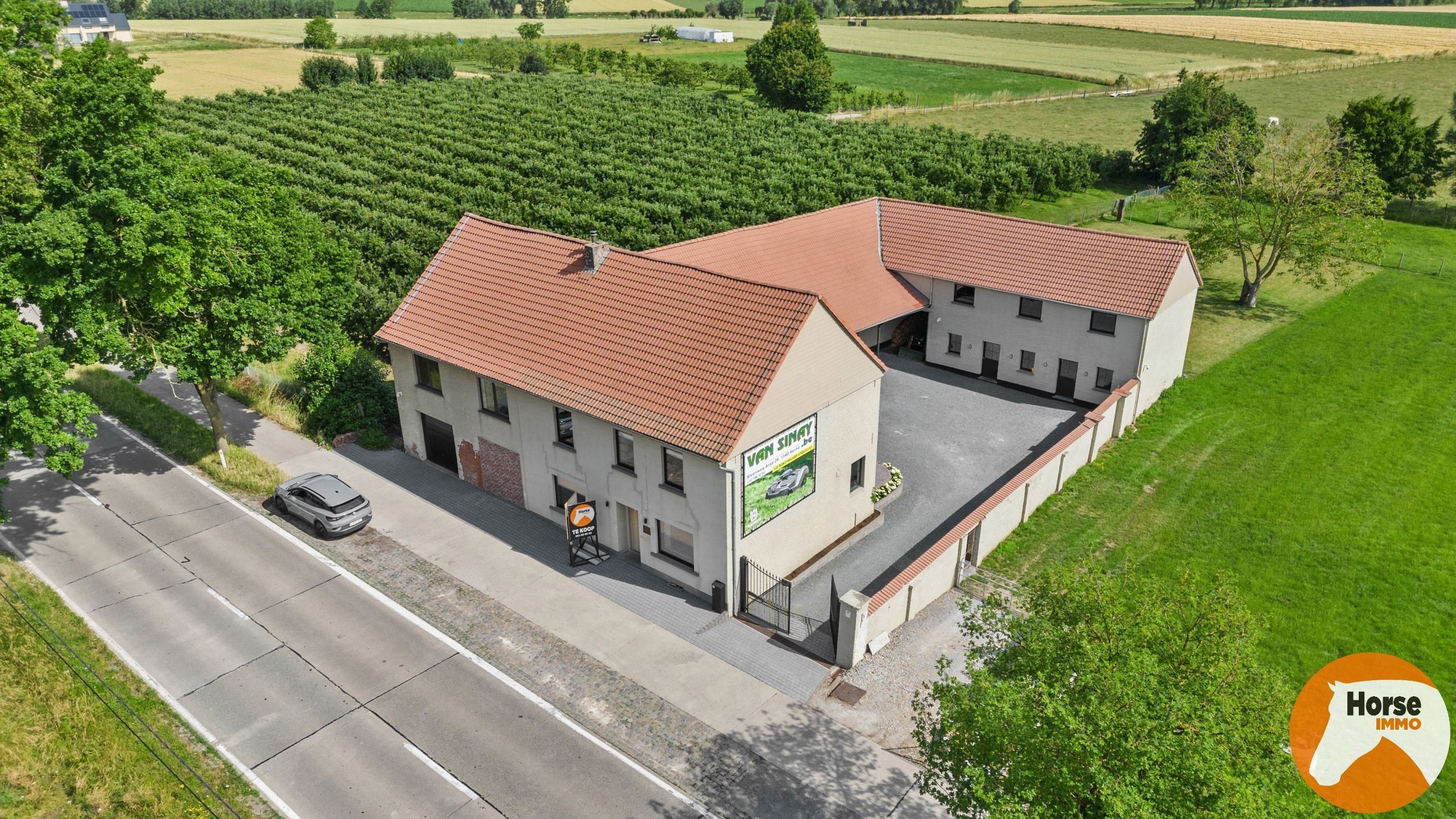 PEPINGEN - Smaakvol gerenoveerde hoeve met aanpalende weide  foto 2