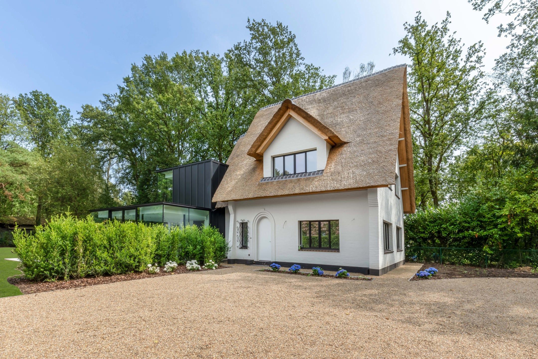 Prachtig gerenoveerde villa in een groene omgeving  foto 4