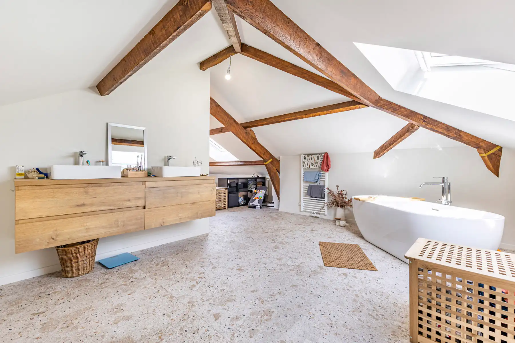 Uitzonderlijke eigendom met 4 slaapkamers en 3 badkamers foto 29