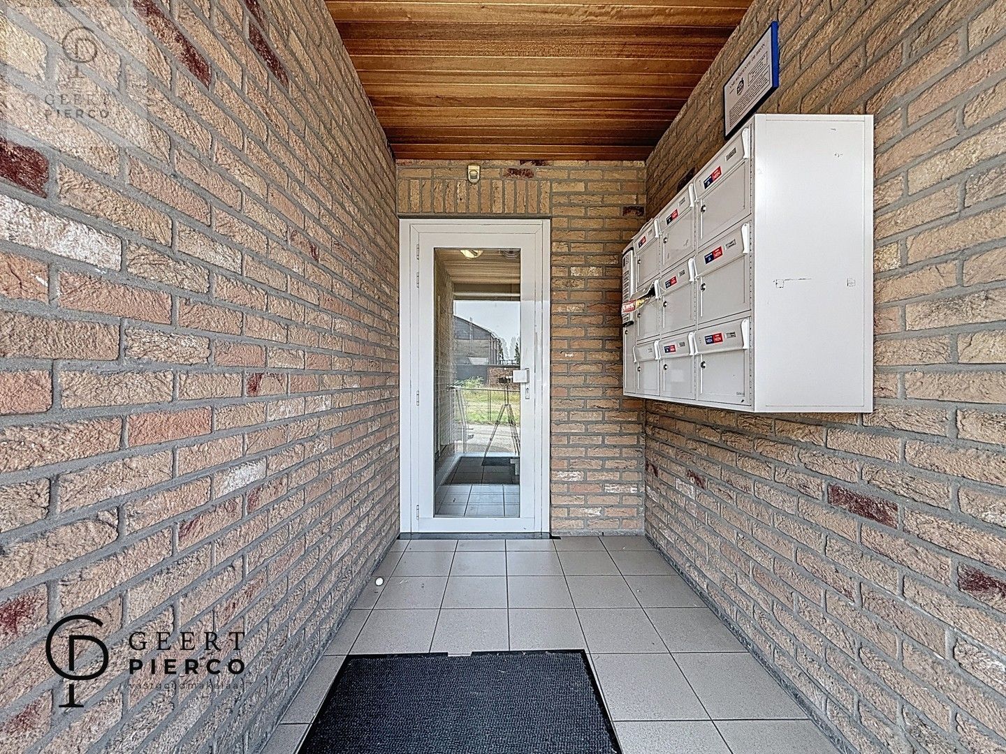 Gelijkvloers appartement met ruim terras foto 16