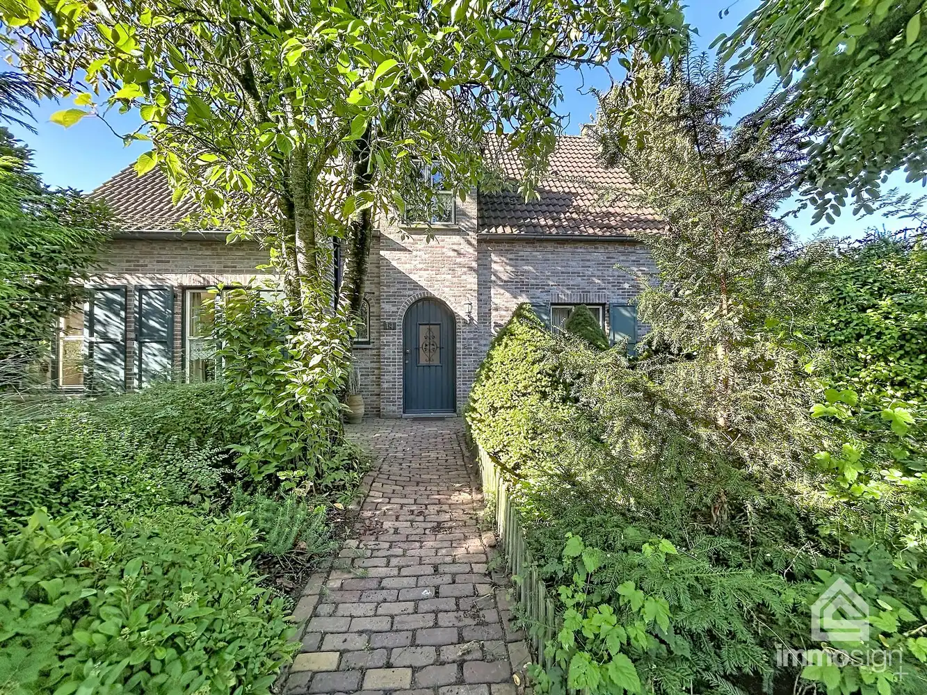 Charmante, ruime, gezinswoning met 4 slaapkamers te Hamont! foto {{pictureIndex}}