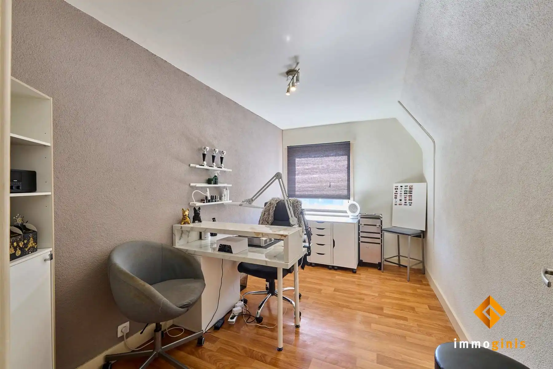 Deel opgefriste woning met 3 slaapkamers op een perceel van 4a80ca, in een rustige buurt. foto 14