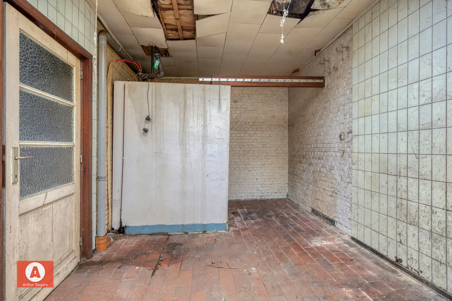 Te renoveren Handelshuis met woonst en inpandige garage.  foto 9