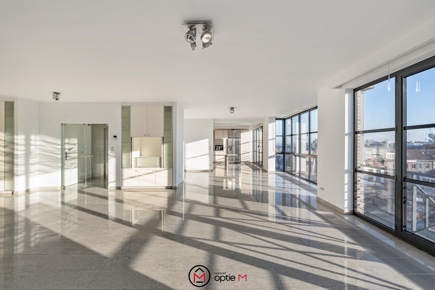 Ruim energiezuinig appartement met uitzicht op Hasselt foto 5