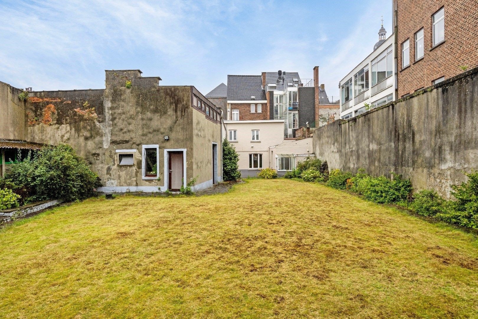 Karaktervol te renoveren herenhuis met 4 slpks en tuin in centrum Halle foto 35