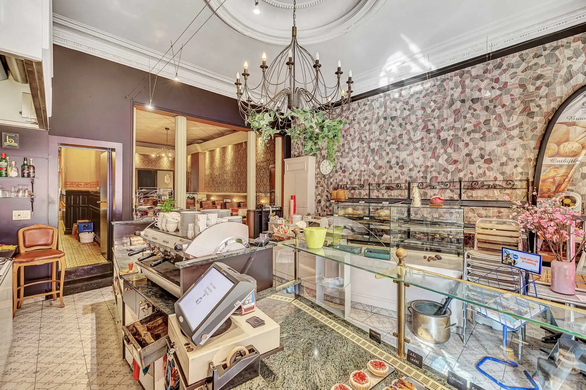 Op strategische uitvalsbasis bevindt zich deze handelswoning foto 6