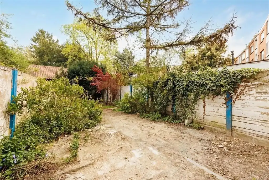 Gerenoveerd gelijkvloers appartement met zonnige tuin foto 3