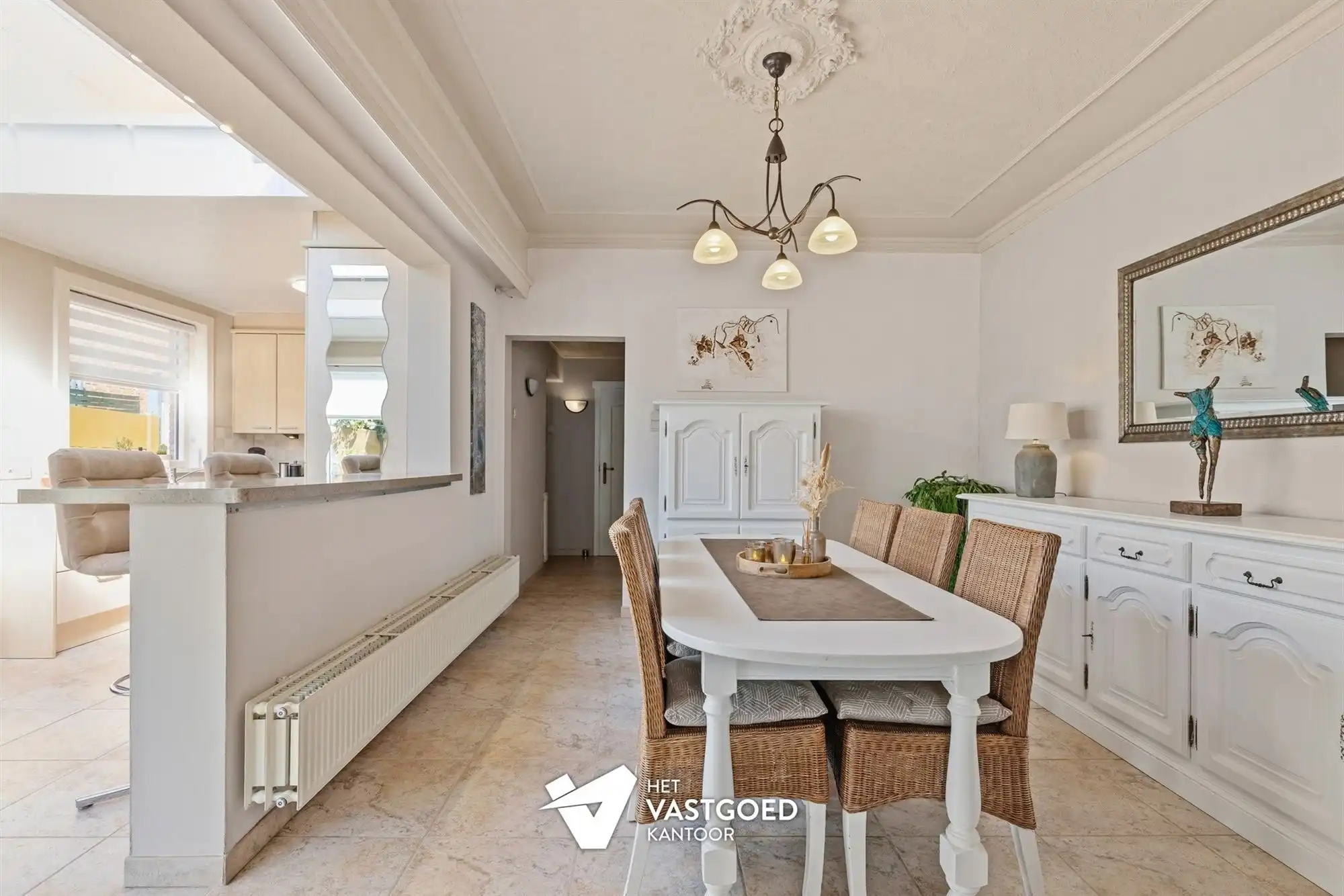 INSTAPKLAAR GELIJKVLOERS APPARTEMENT MET TERRAS, TUIN EN GARAGE foto 7
