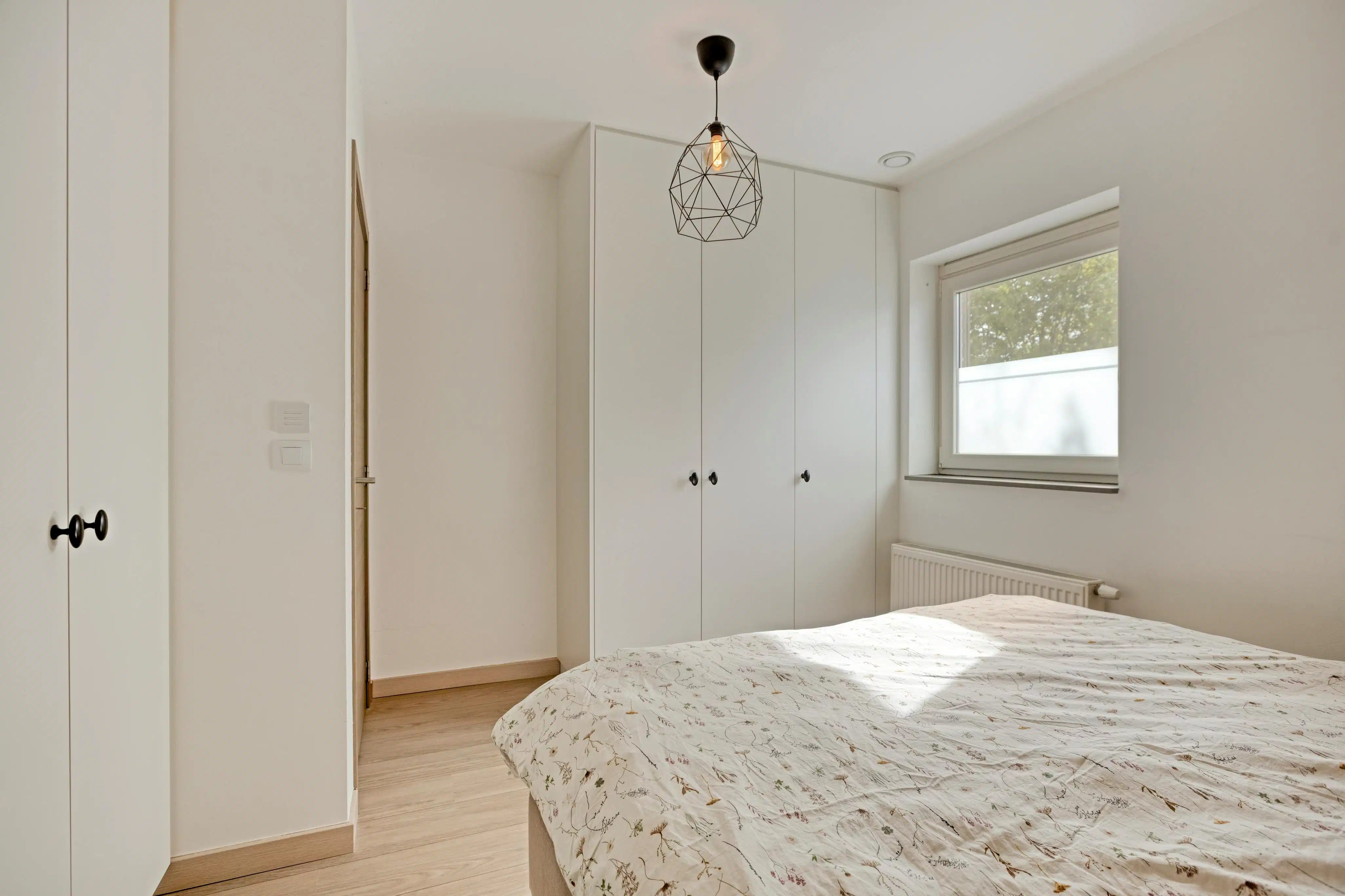 Halfopen huis te koop in Ieper met 3 kamers, garage en tuin foto 25