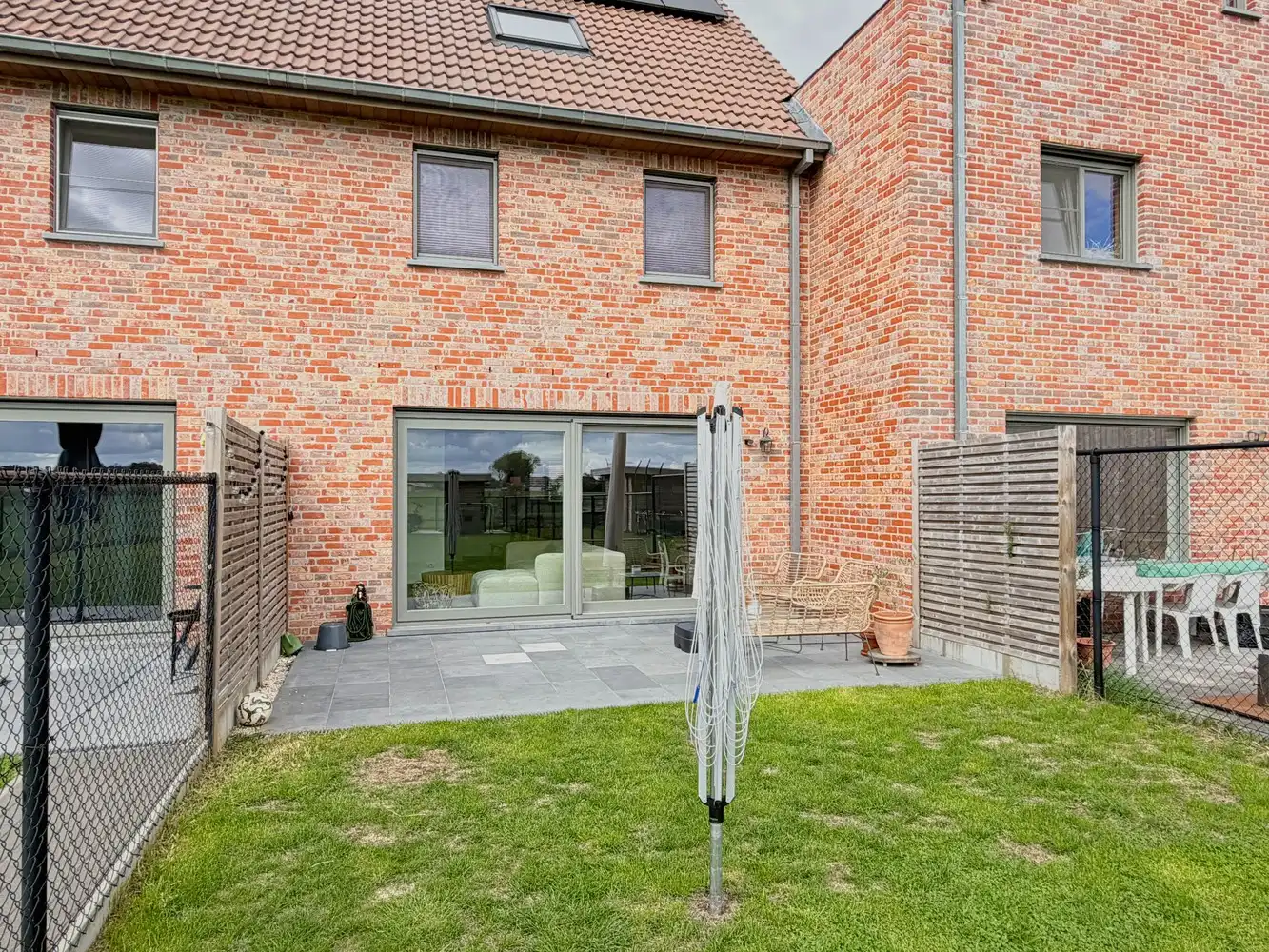 Recente, energiezuinige woning met landelijk verzicht foto 13