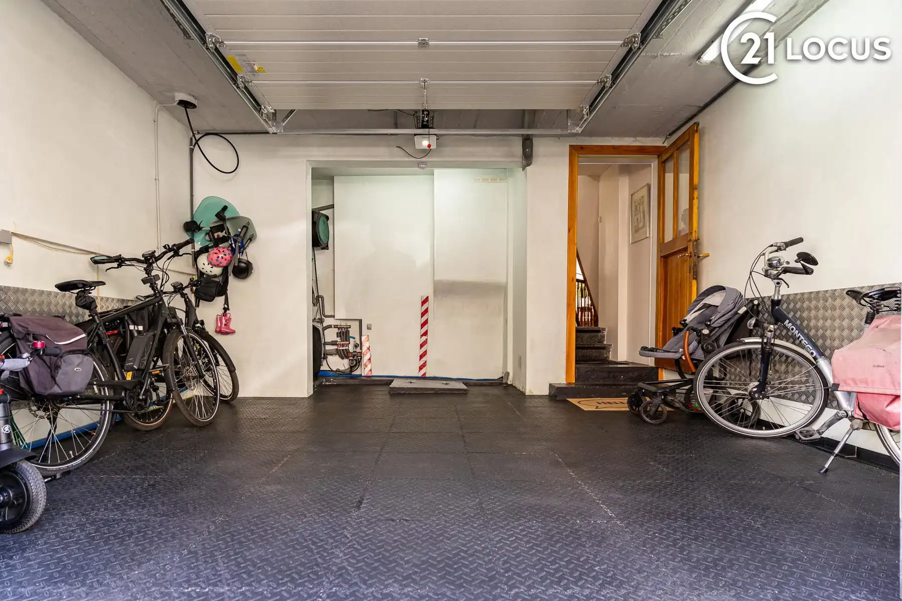 Karaktervolle herenwoning in geliefd Zurenborg foto 18