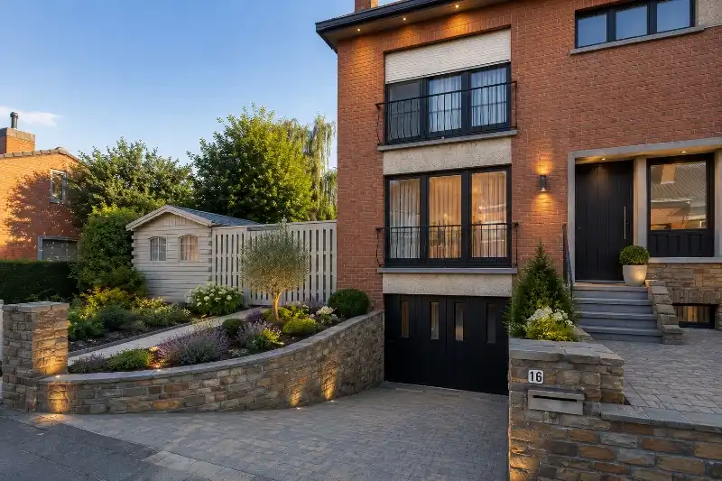 Verzorgde halfopen woning met 3 slaapkamers, tuin en ruime garage op een totale grondoppervlakte van 393m². (volledig onderkelderd, energielabel D...) foto 4