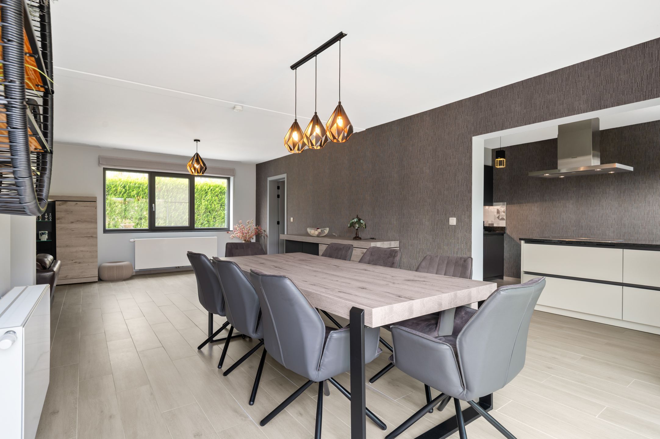 Unieke laagbouwvilla met polyvalente ruimte op ruim perceel in Brasschaat! foto 7