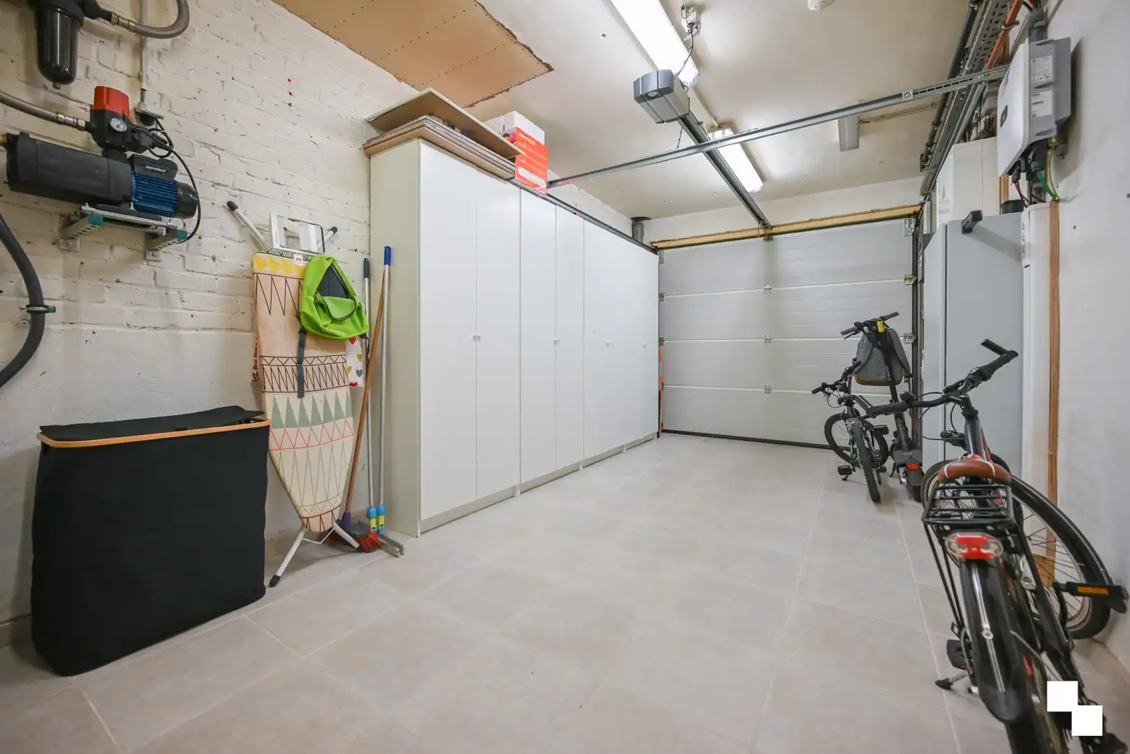 Energiezuinige, gerenoveerde gezinswoning met inpandige garage foto 23