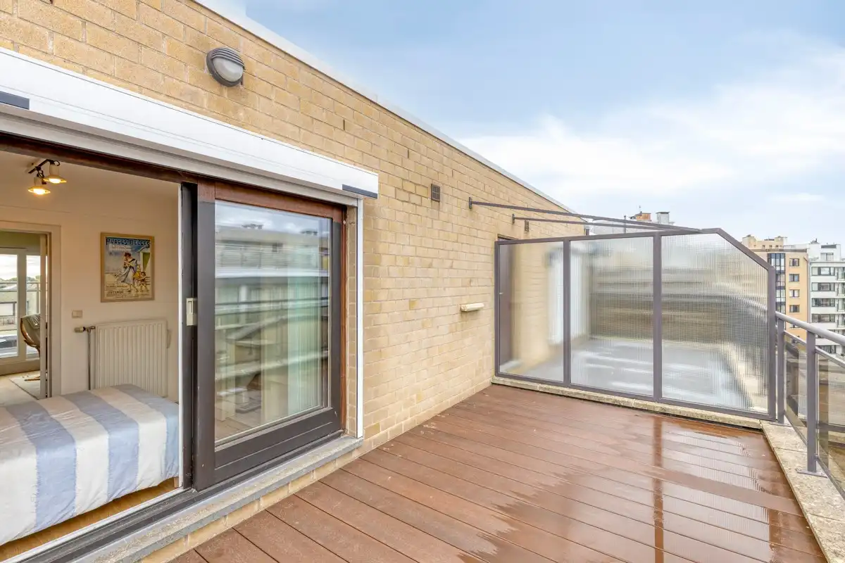 Appartement met 1 slaapkamer en twee ruime zonneterrassen, met een parkeerplaats in het gebouw die samen met het appartement aangekocht dient te worden. foto 6