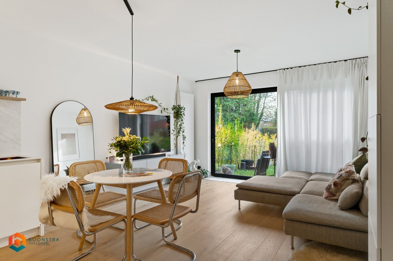 Gelijkvloers app. met 2 slpkrs en tuin te Edegem foto {{pictureIndex}}