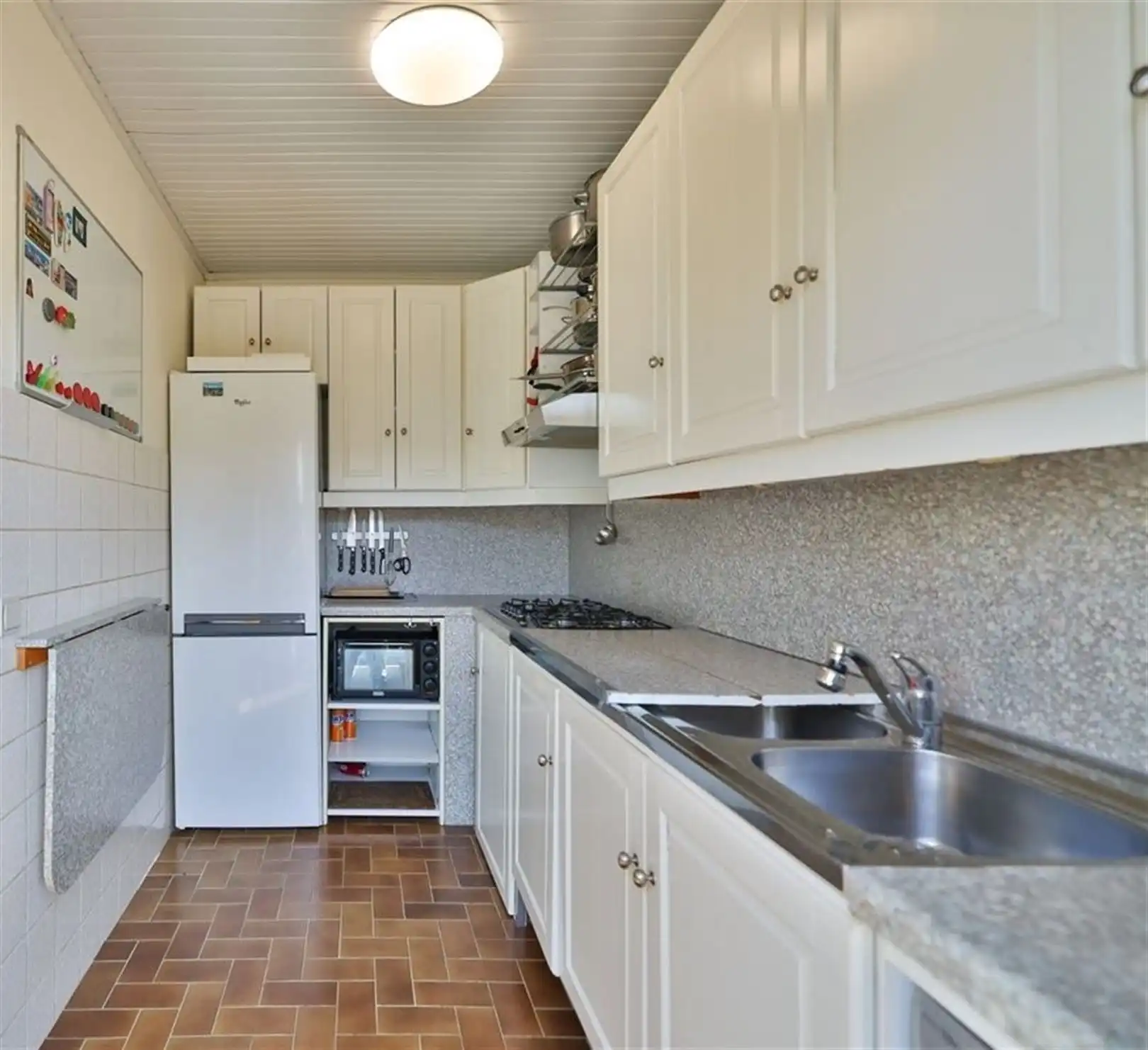 Gunstig gelegen appartement met terras en garagebox. foto 4