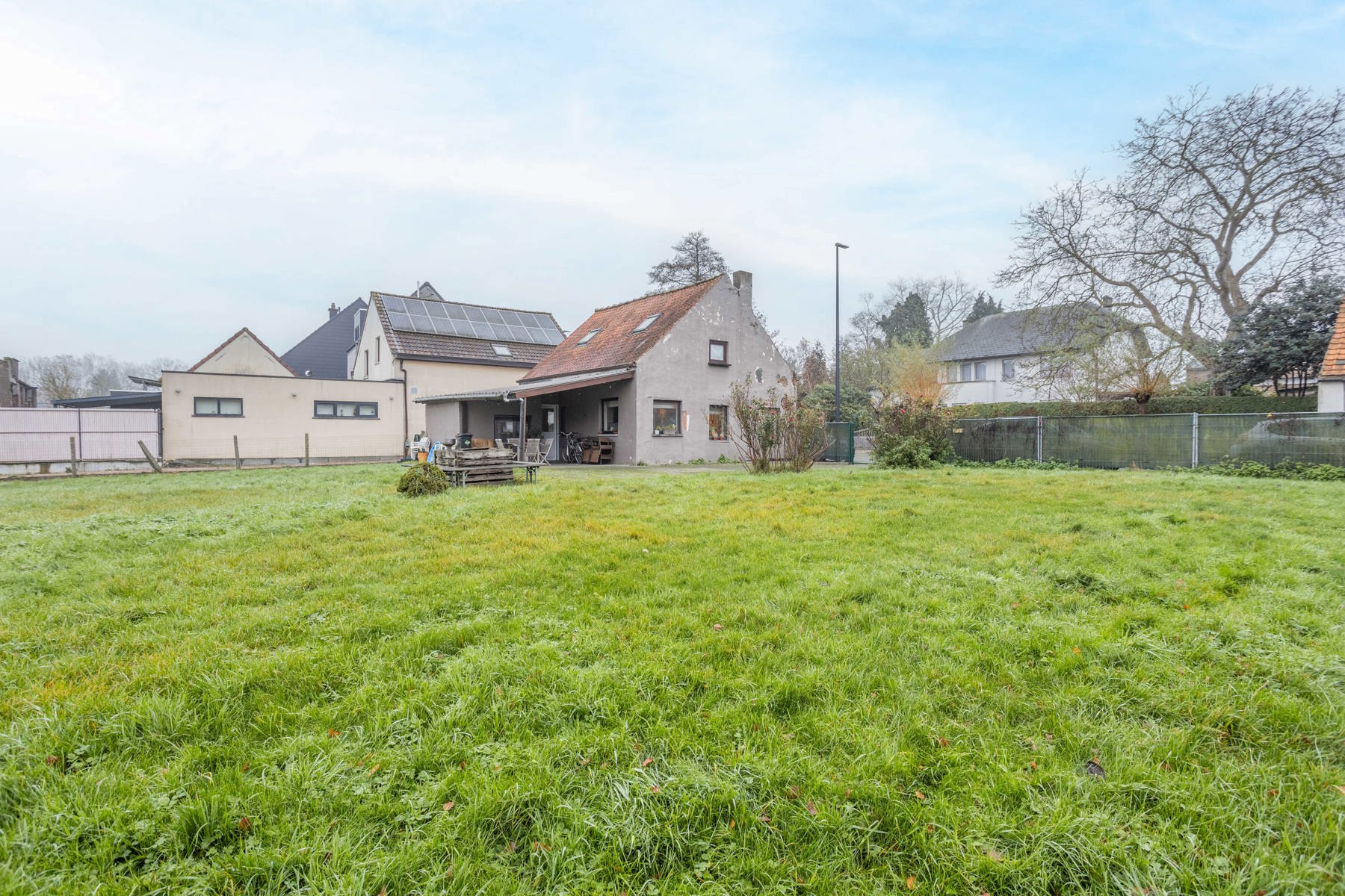 Charmante woning met naastliggende bouwgrond!  foto 2