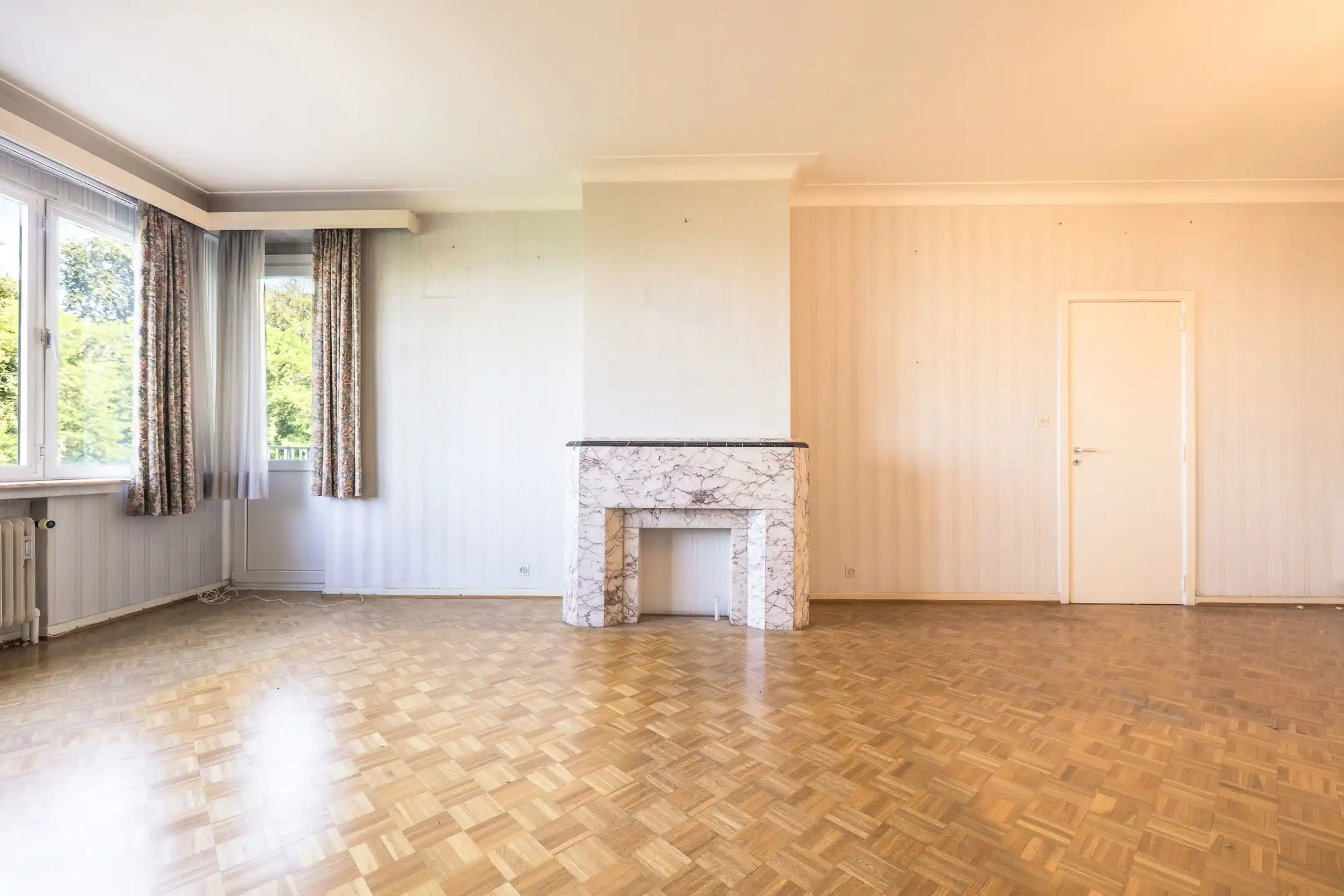 Appartement met 2 slaapkamers en terras – Te renoveren foto {{pictureIndex}}