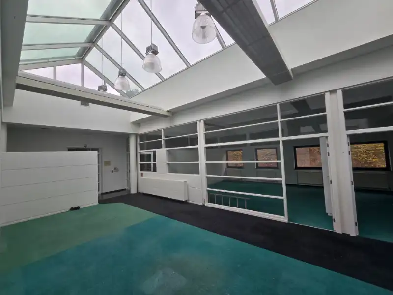 Kantoorgebouw te huur foto 3