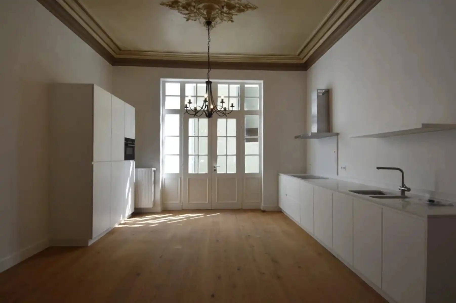 Charmante woning in monumentaal klassegebouw foto 3