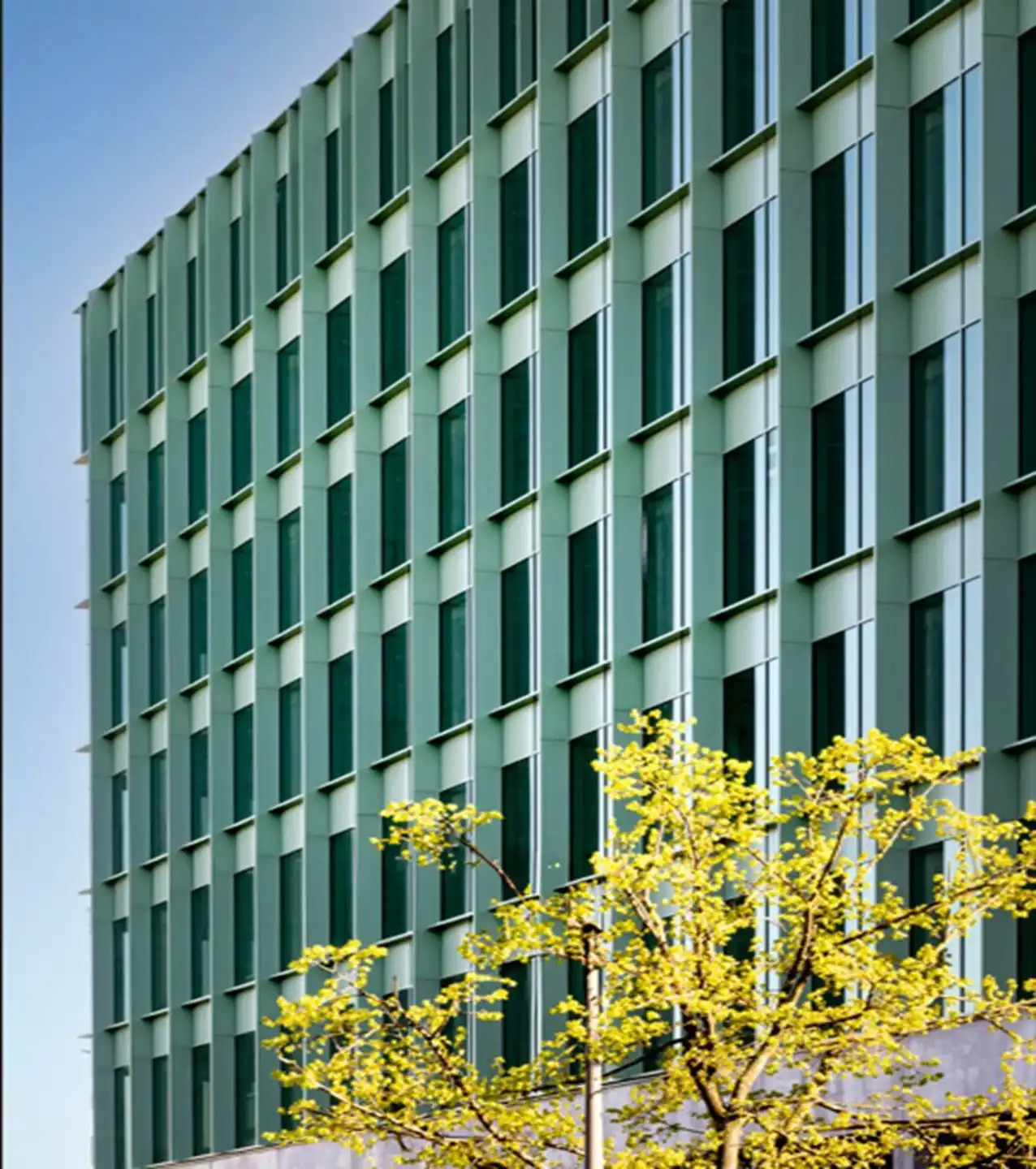 Nieuwe kantoorruimtes te huur in INFÍNITI, het walk-in kantoor direct verbonden met station Antwerpen-Berchem foto {{pictureIndex}}