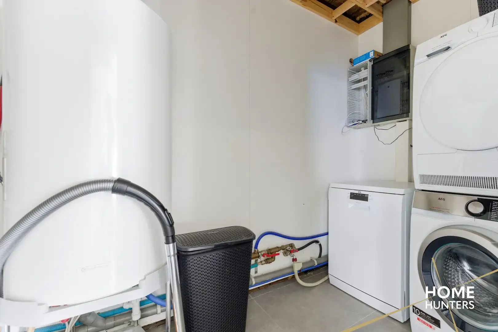 Rustig gelegen halfopen bebouwing met ruime tuin in Hooglede! foto 7