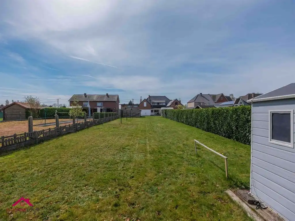 Te renoveren woning op ruim perceel foto 8