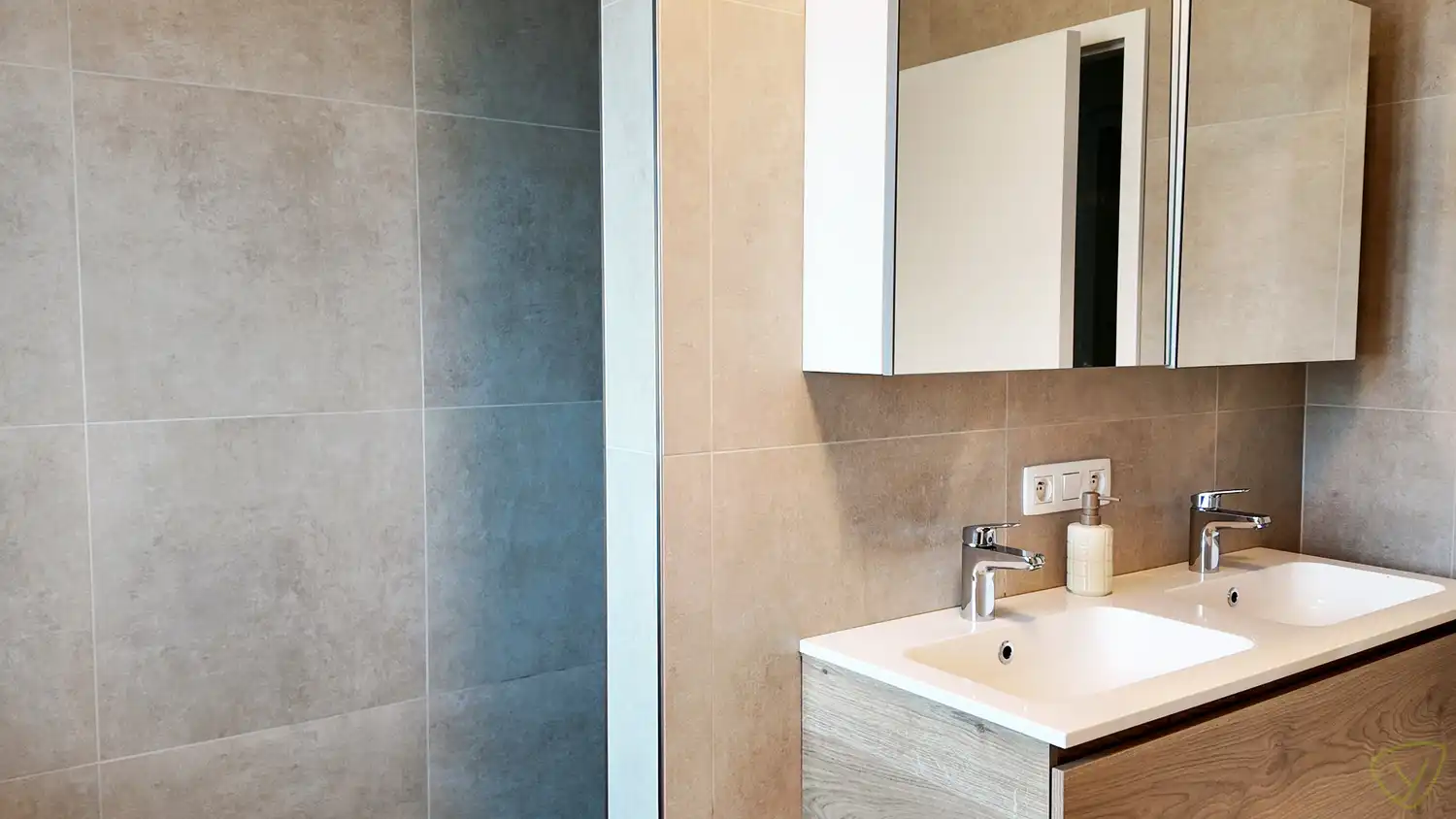 Halfopen prachtig afgewerkte woning vlakbij het centrum van Eeklo foto 19