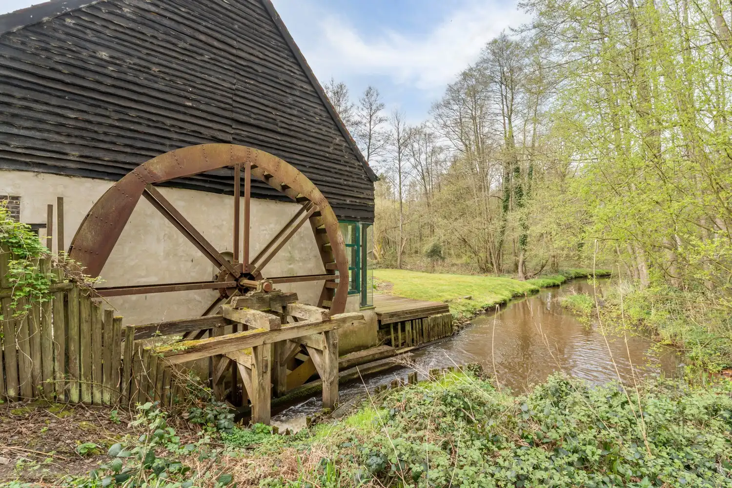 Charmante watermolen met bijgebouwen! foto 55