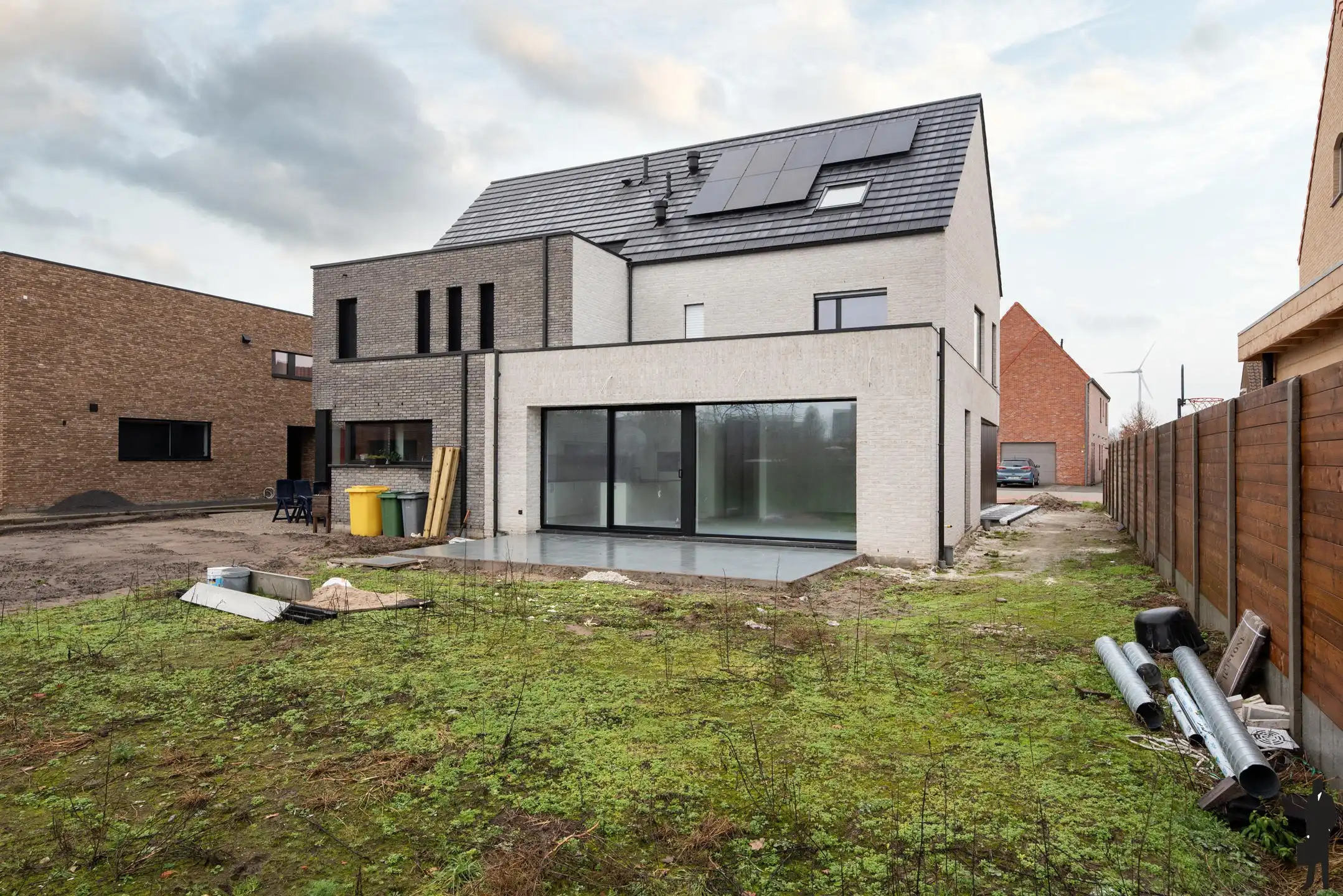 Instapklare nieuwbouw halfopen bebouwing met tuin en garage foto 19