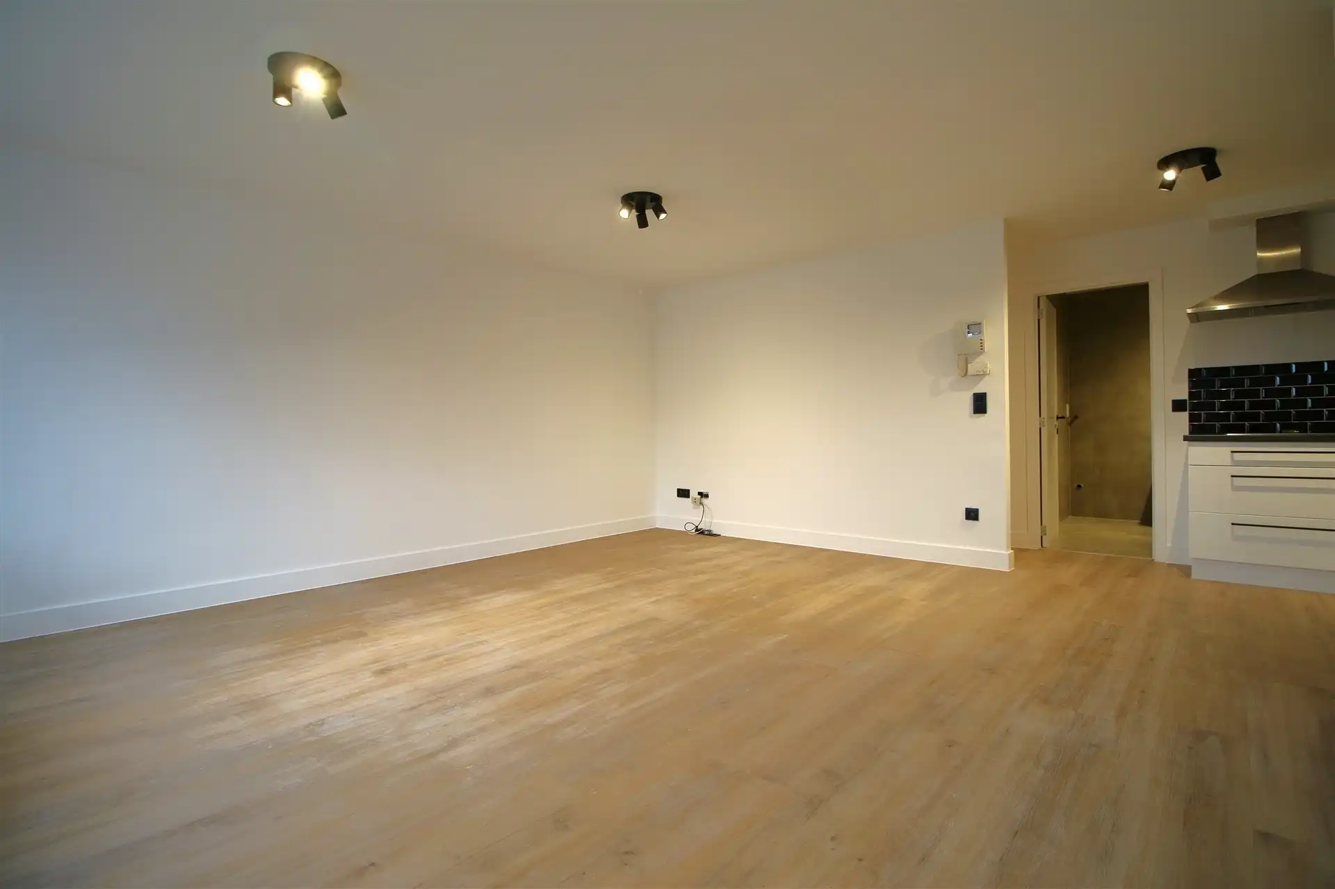Vernieuwd éénkamerappartement in centrum Sint-Jozef foto 6