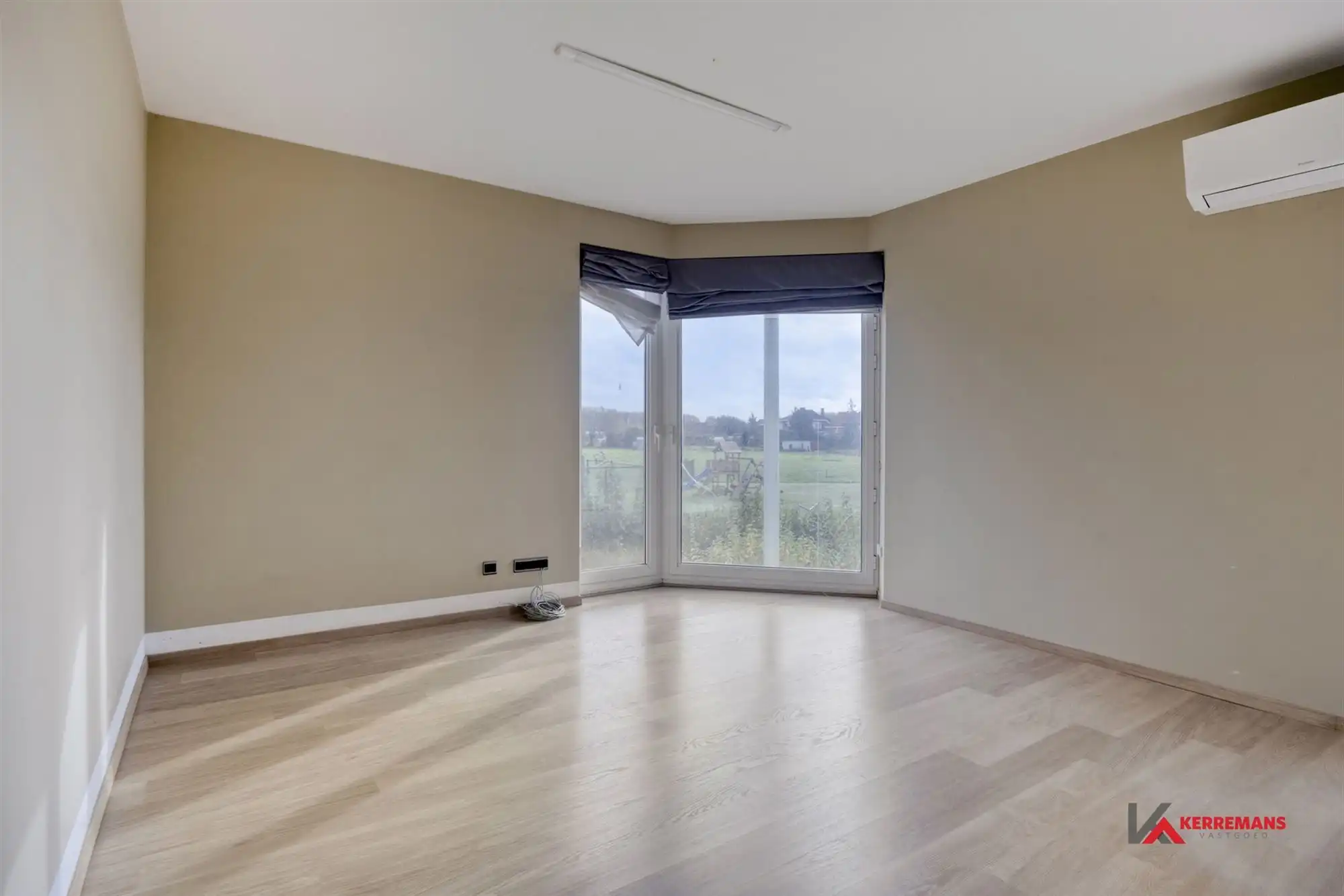 Kantoorgebouw. foto 11