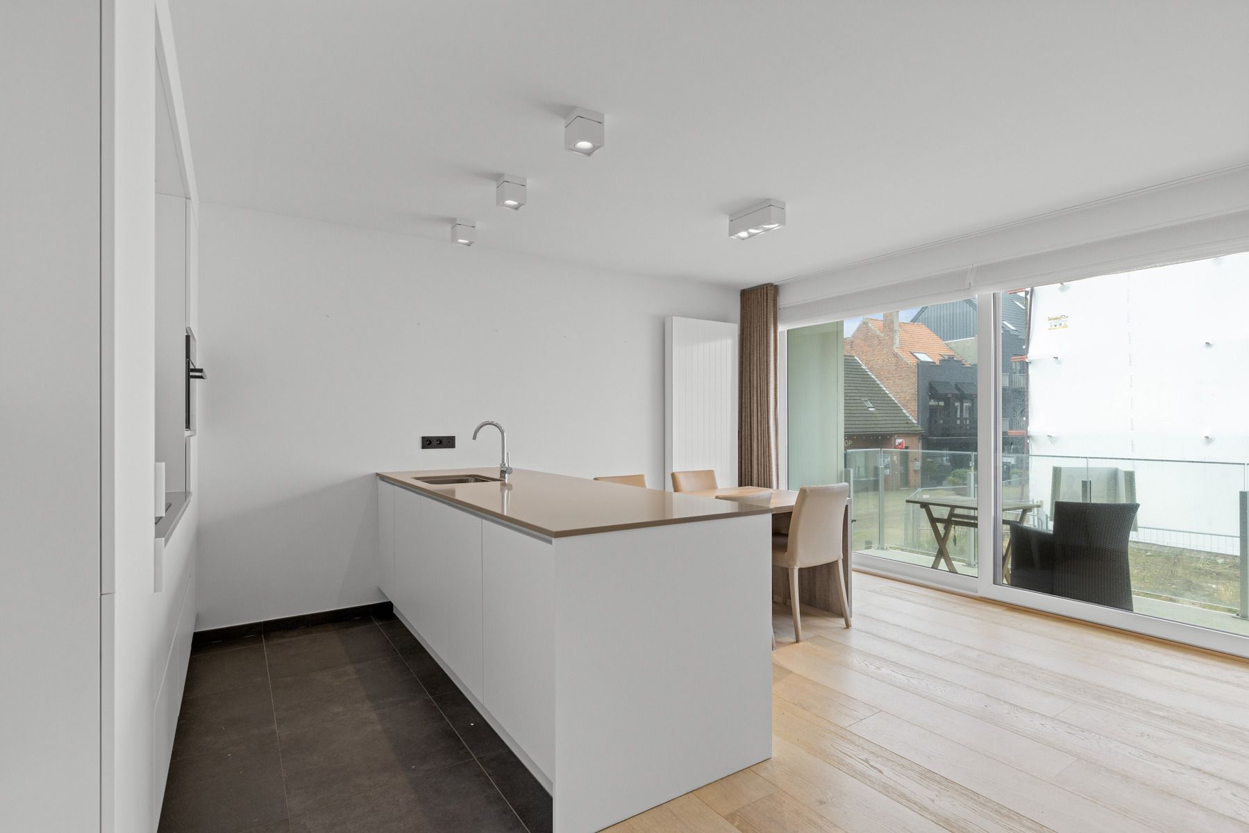  Uitstekend onderhouden 2 slpk appartement in hartje Bredene foto 4