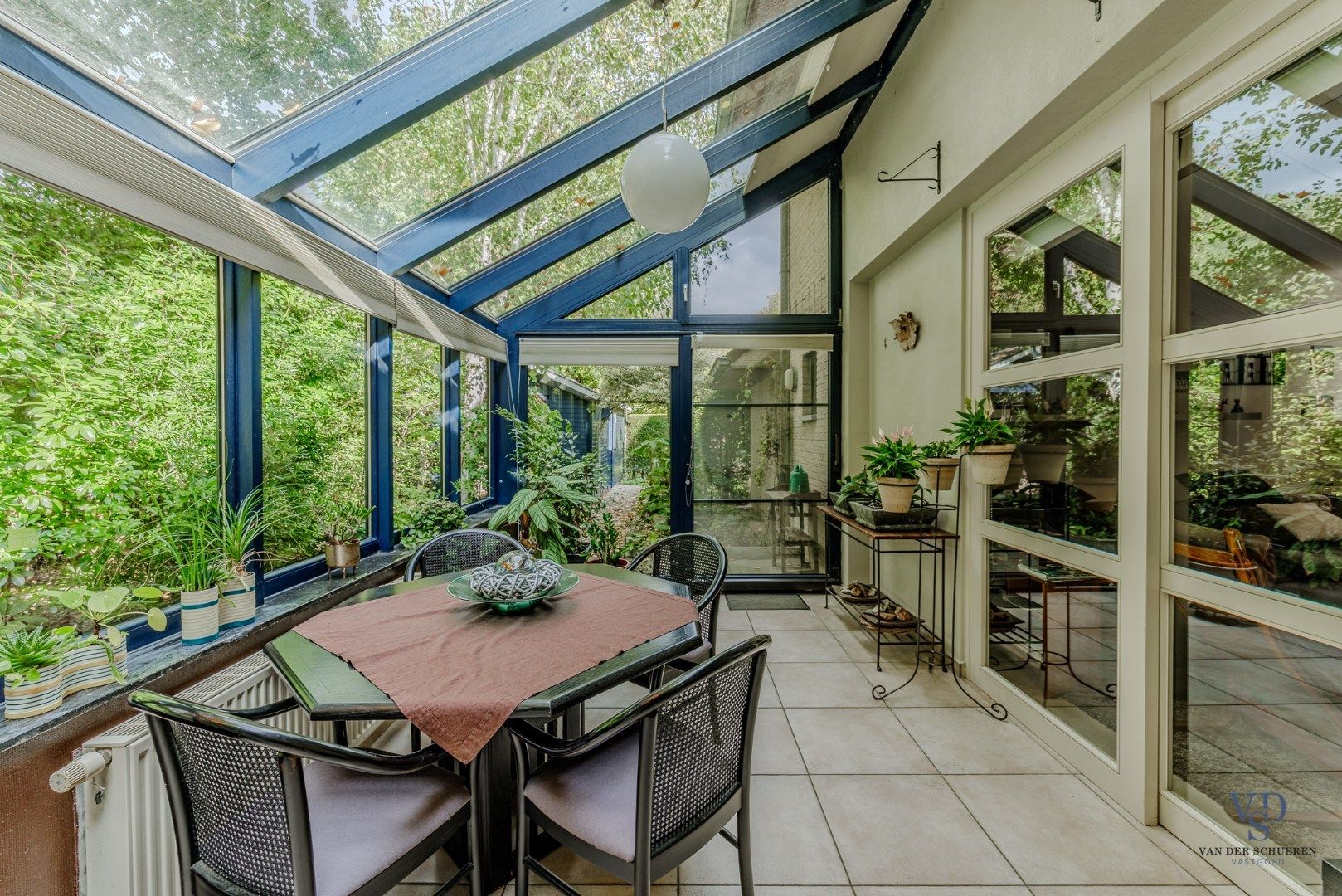 Tijdloze villa in 't groen.  foto 16