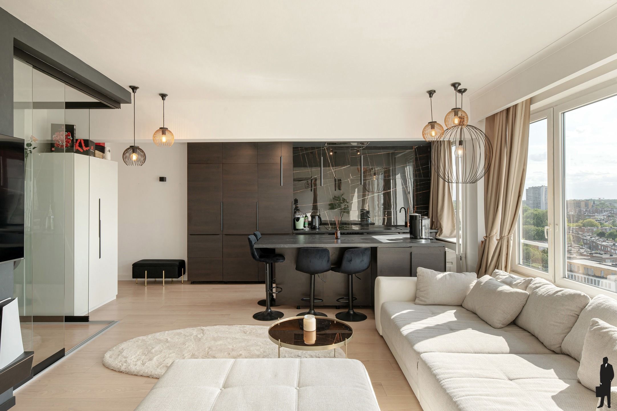 Gerenoveerd 2 slaapkamer appartement met loft-feeling, panoramisch uitzicht en vlakbij de stad!  foto 6