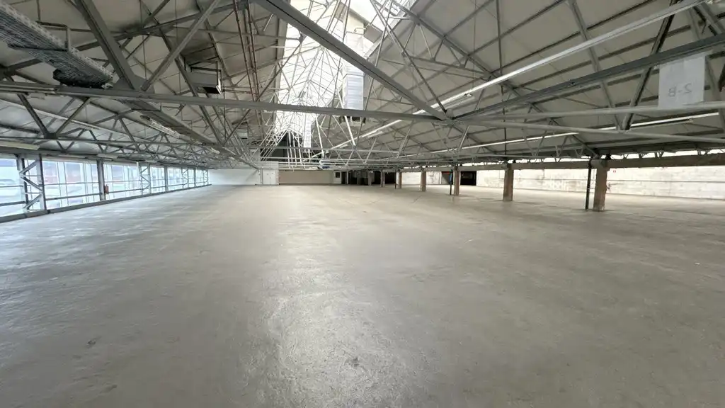 Magazijn met showroom te huur op commerciële site in haven Antwerpen foto 7