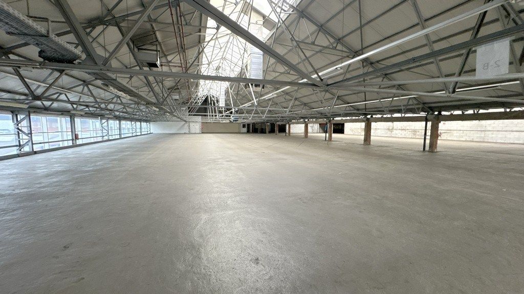 Magazijn met showroom te huur op commerciële site in haven Antwerpen foto 7