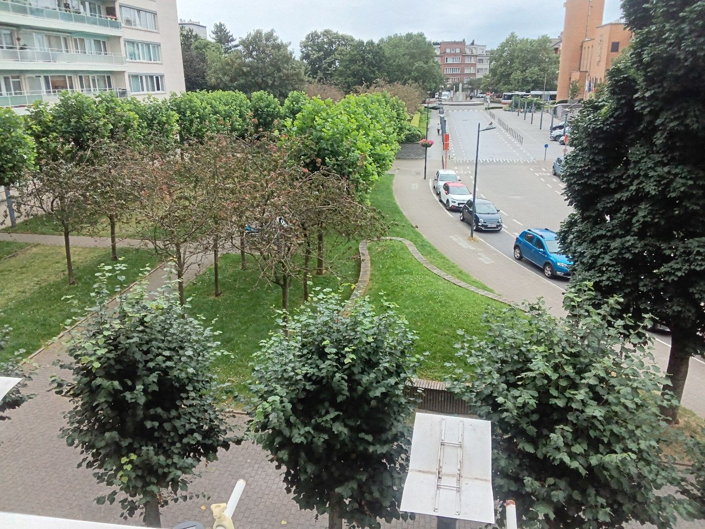 Centraal, bovendien residentieel en rustig gelegen, instapklaar appartement met 2 slaapkamers en 2 terrassen.  foto 19